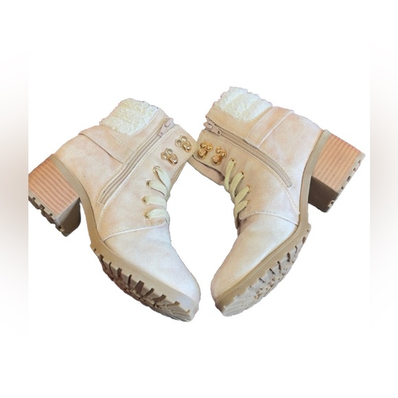 Mia Kids / leather Girl's Boots , In Great Condition - Picture 2 of 7